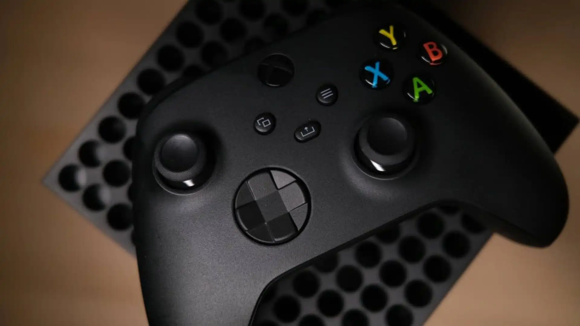 Asha Sharma define critérios para o futuro das exclusividades do Xbox