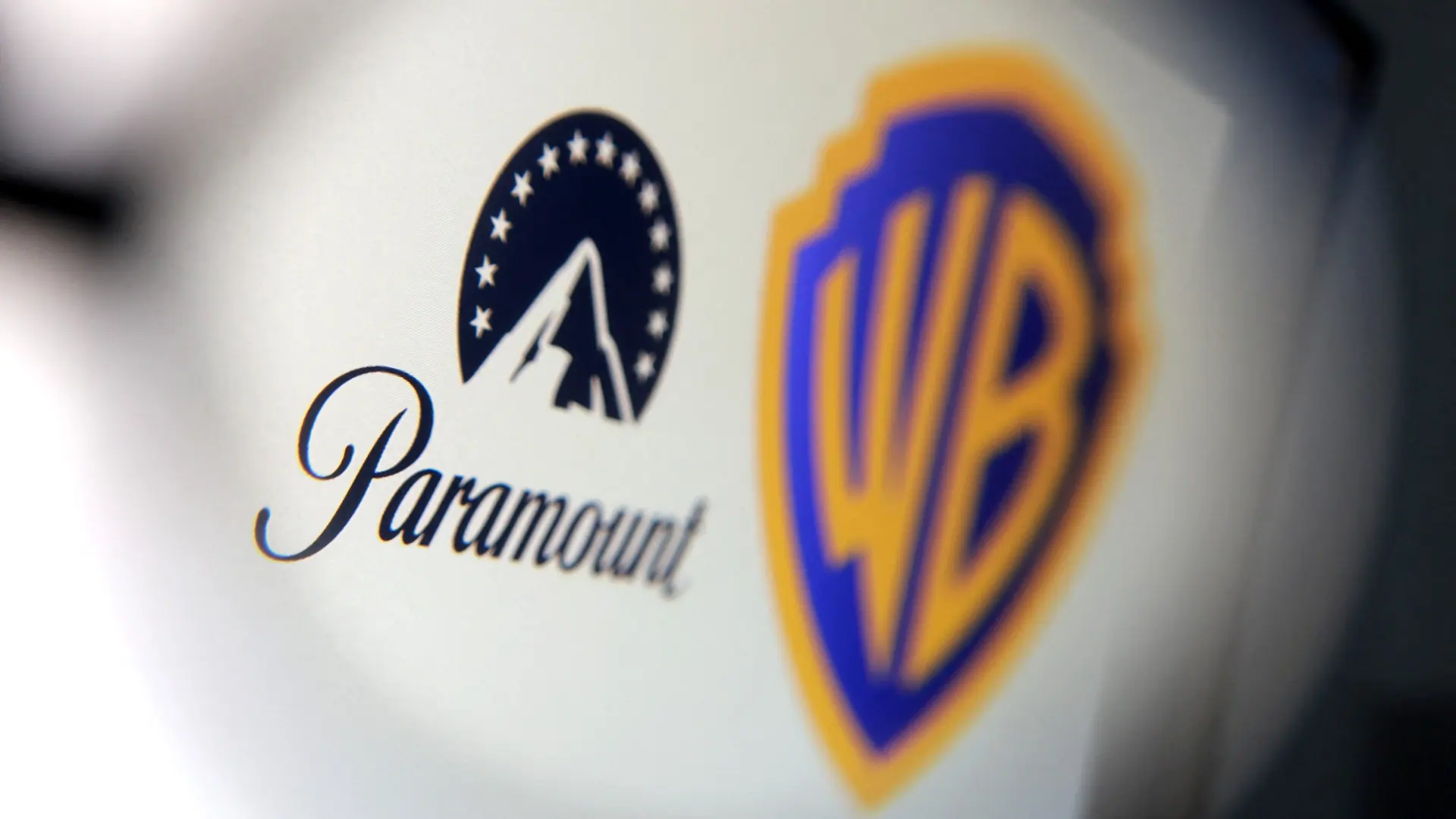 Acordo judicial histórico destrava fusão bilionária entre Paramount e Warner nos Estados Unidos