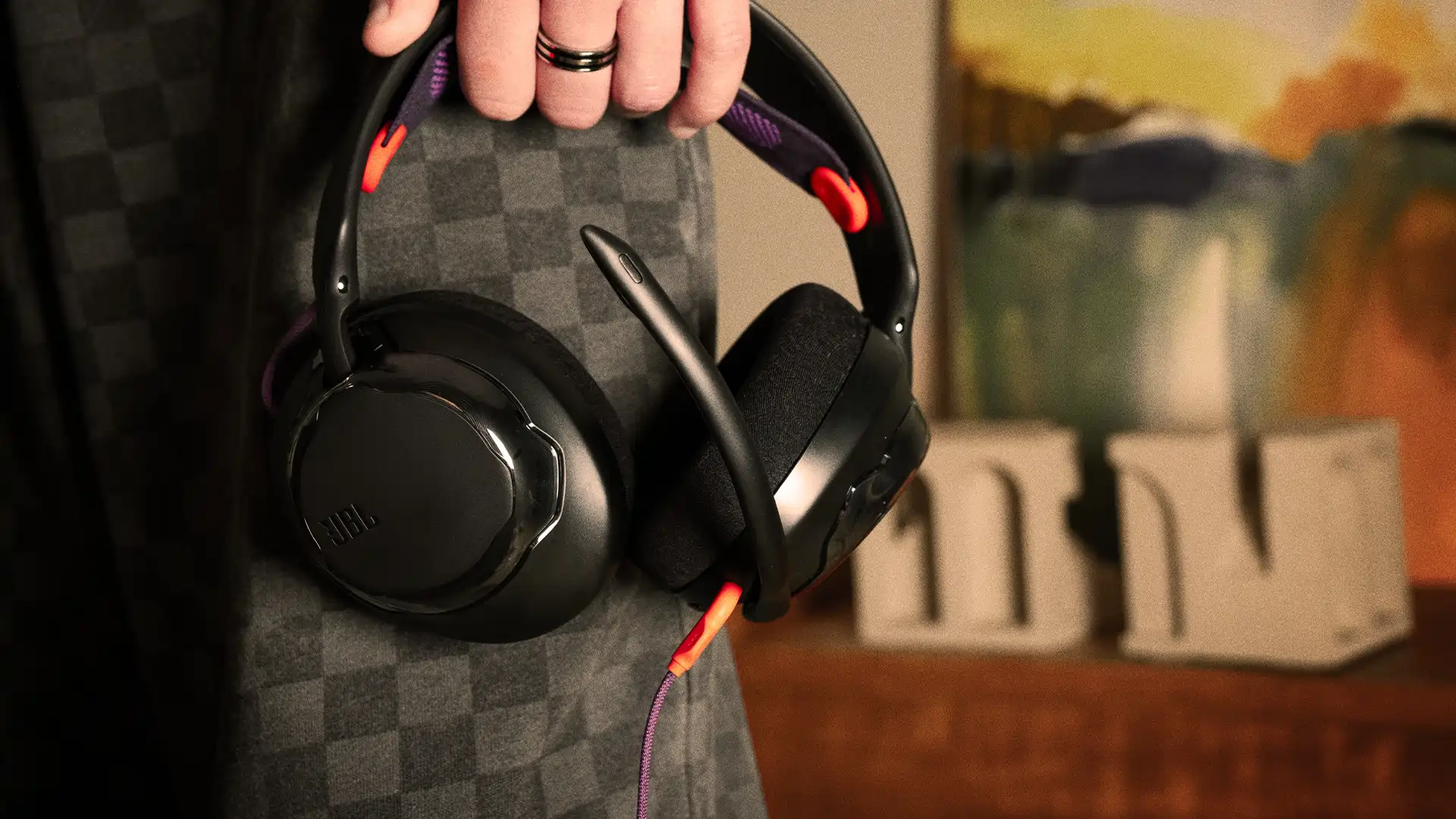 jbl-apresenta-novo-fone-gamer-para-elevar-imersao-e-precisao-sonora-a-outro-nivel-4.webp