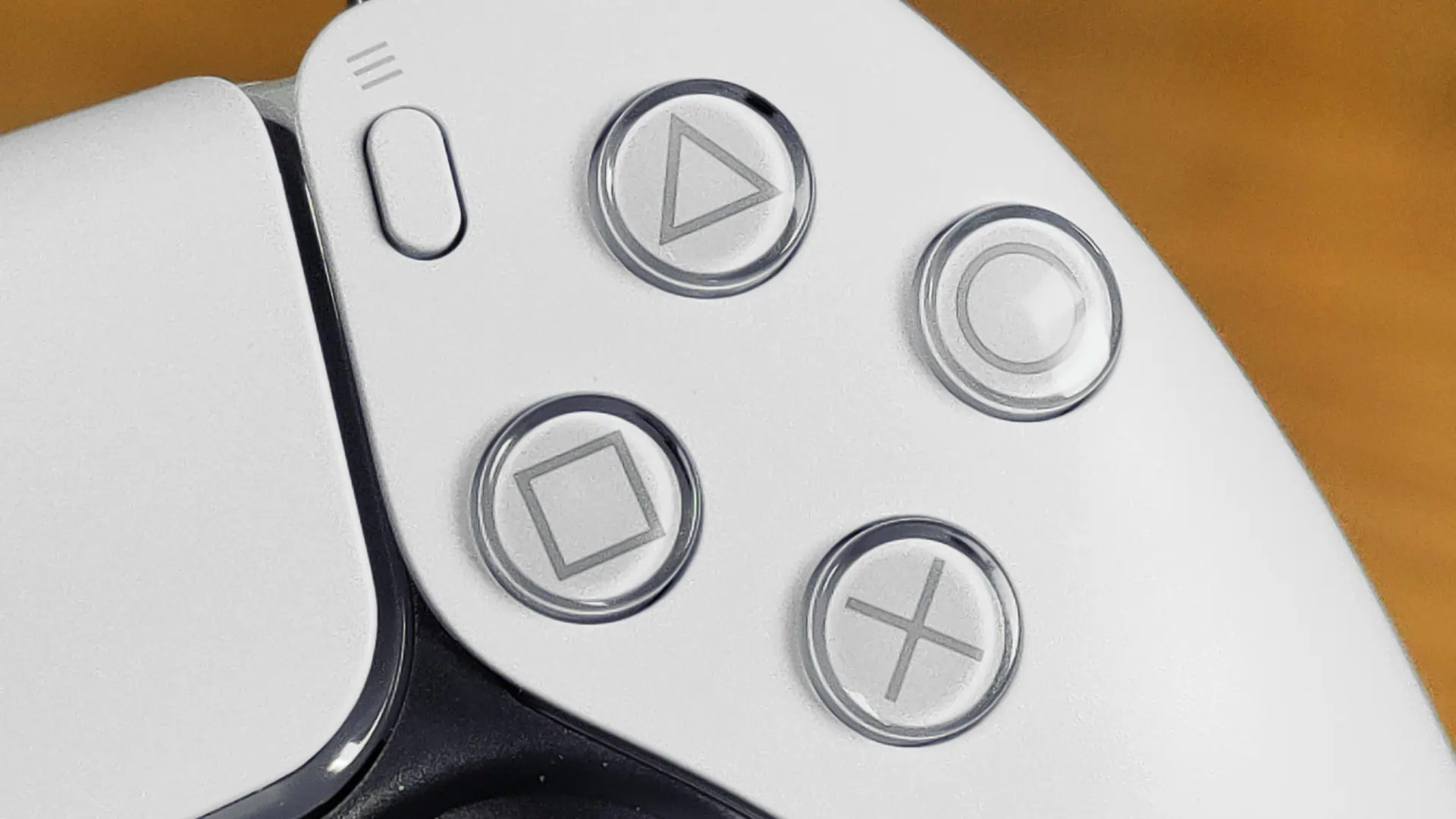 Sony registra patente para pagar compras no PlayStation aproximando o celular do controle